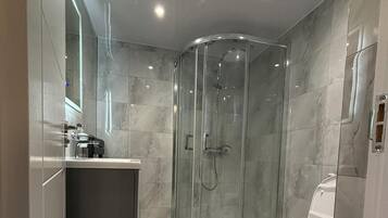 Shower, hair dryer, towels