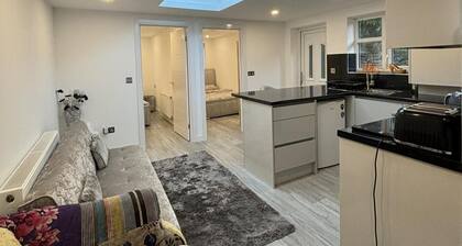 Cozy 2 Bed Property in High Wycombe Tn