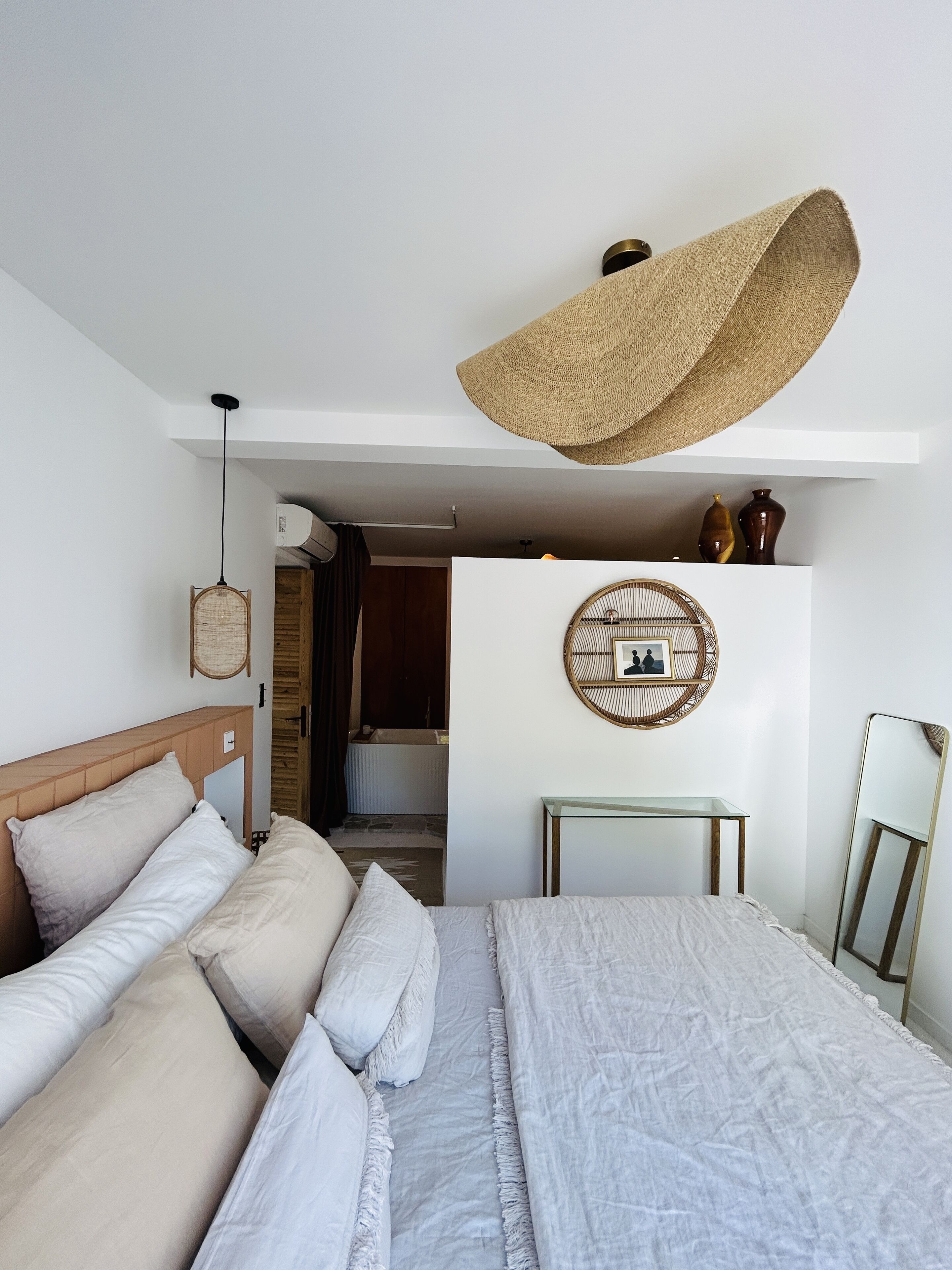 4 chambres, fer et planche à repasser