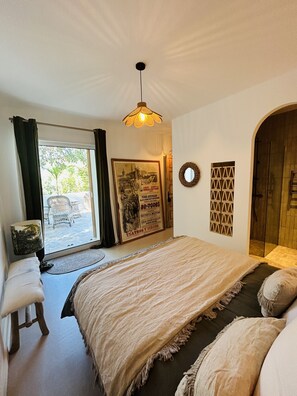 4 habitaciones y tabla de planchar con plancha 