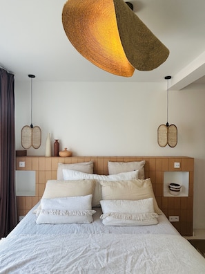 4 chambres, fer et planche à repasser