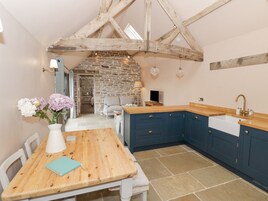 Fridge, dishwasher, electric kettle, cookware/dishes/utensils