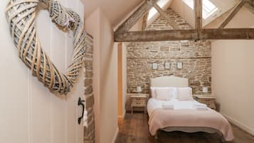 2 dormitorios, decoración individual, mobiliario individual