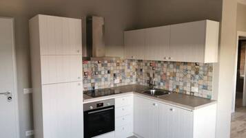 Kühlschrank, Ofen, Herdplatte, Geschirrspüler