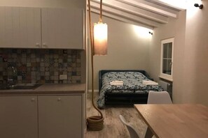 2 bedrooms, desk, travel crib, free WiFi