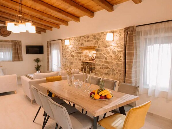 House, 3 Bedrooms, Smoking, Balcony | Dining - "mesostrati Manor House" (Archanes-Asterousia)