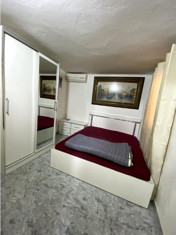 Skrivbord, strykjärn/strykbräda, gratis wi-fi och sängkläder