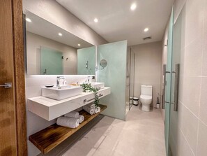 Dusche, Haartrockner, Handtücher