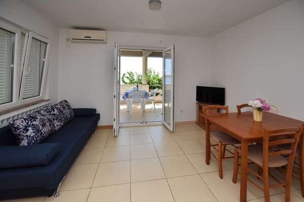 Interior - Apartment on first floor with sea view (Novalja)