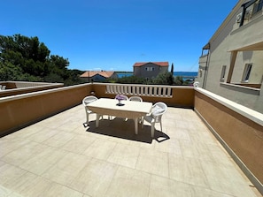 Outdoor dining - Apartment with two bedrooms and big terrace (Novalja)