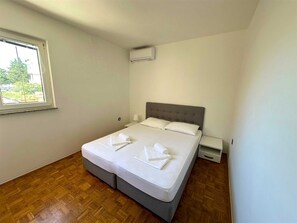 2 bedrooms, free WiFi, bed sheets - Apartment with two bedrooms and big terrace (Novalja)