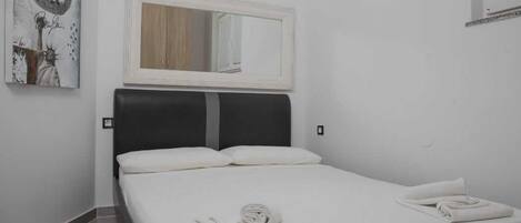 1 室のベッドルーム、WiFi (無料)、ベッドシーツ