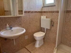 Dusche, Haartrockner, Handtücher