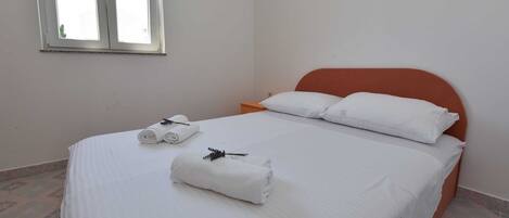 1 室のベッドルーム、WiFi (無料)、ベッドシーツ