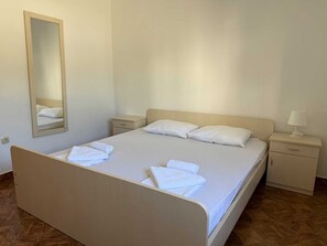 1 quarto, Wi-Fi de cortesia, roupa de cama