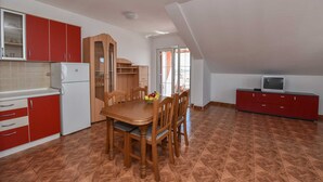 Dining - Apartment with sea view (Novalja)