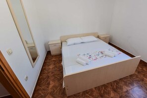 1 bedroom, free WiFi, bed sheets