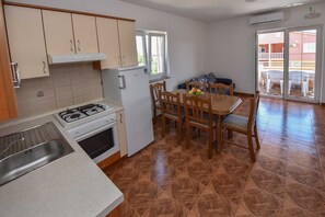 Microwave - Apartment with two bedrooms (Novalja)