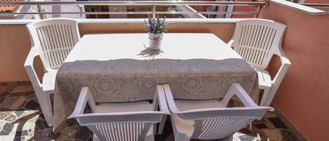 屋外ダイニングエリア