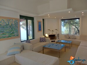 TV, fireplace - Villa Il giardino di Ulisse Sperlongaresort (Sperlonga)