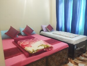 View from room - Hotel Vivek Palace and Restaurant (Rajgarhi)