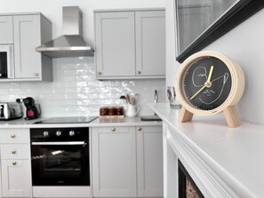 Luxury Apartment, 2 Bedrooms | Private kitchen | Full-sized fridge, microwave, oven, stovetop - Pontcanna Sapphire-Cardiff City Centre (Cardiff)