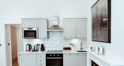 Pontcanna Sapphire-Cardiff City Centre