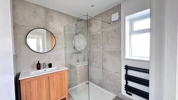 Luxury Apartment, 2 Bedrooms | Bathroom | Shower, rainfall showerhead, designer toiletries, hair dryer