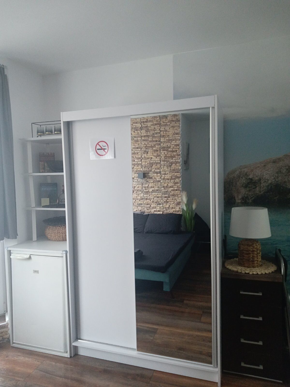 1 habitación, tabla de planchar con plancha, wifi y ropa de cama 