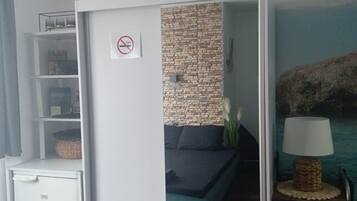 1 habitación, tabla de planchar con plancha, wifi y ropa de cama