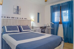 5 habitaciones, tabla de planchar con plancha, wifi y ropa de cama 