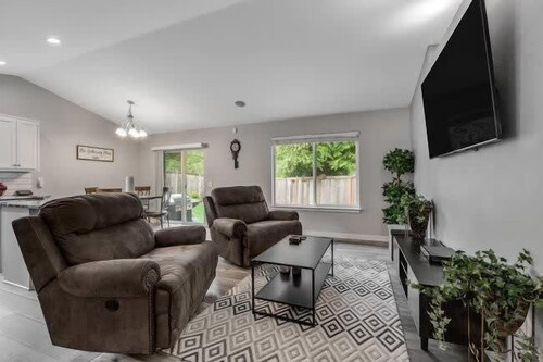 Pet Friendly and Spacious Valley View Family Home