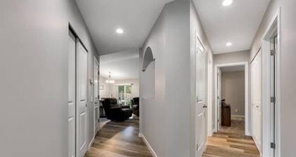 Pet Friendly and Spacious Valley View Family Home