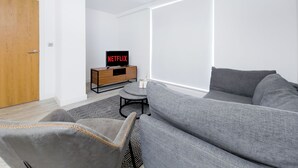 Apartment | Living area - Impeccable 2-bed Apartment in Salford (Salford)