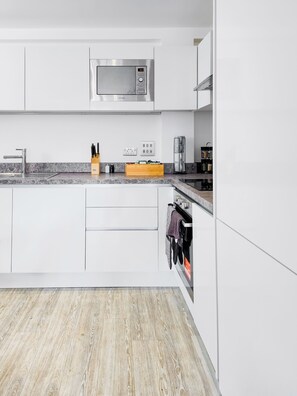 アパートメント | 専用キッチン | 冷蔵庫、電子レンジ、オーブン、コンロ