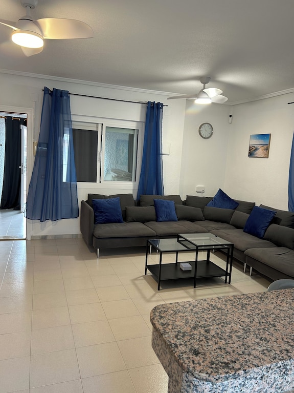 3 Bed, 2 Bath Villa, Large Private Heated Pool, 10 Mins Walk From Beach Etc - Los Alcázares