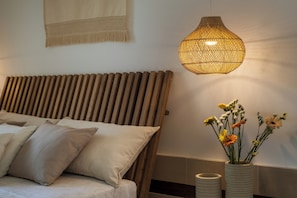 Premium bedding, memory-foam beds, minibar, in-room safe - Secolario Masseria Del Viverbene (Palmariggi)