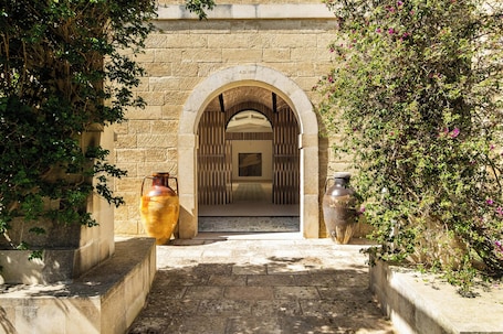 Front of property. Secolario Masseria Del Viverbene
