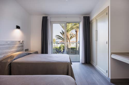 Bungalow, 2 camere da letto | Una cassaforte in camera, una scrivania, Wi-Fi gratuito, lenzuola