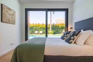 4 bedrooms, WiFi - Twin Palms | Ocean View Poolside Paradise (Caparica)