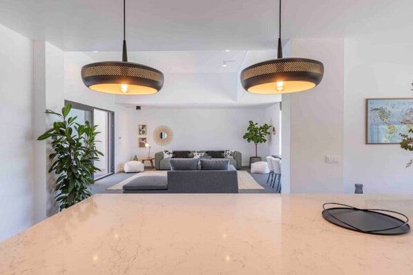 Interior - Twin Palms | Ocean View Poolside Paradise (Caparica)