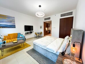 1 bedroom, iron/ironing board, WiFi, bed sheets - Chic studio in the heart of Downtown Dubai (Dubai)
