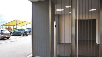 Apartment, 1 Schlafzimmer, barrierefrei, Seeblick | Parkplätze | Begrenzte Parkplätze