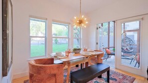 Dining - Hacienda SoCo - Fire Pit & 3 Min Walk to SoCo (Austin)