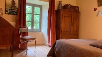 4 slaapkamers, een strijkplank/strijkijzer, gratis wifi, beddengoed