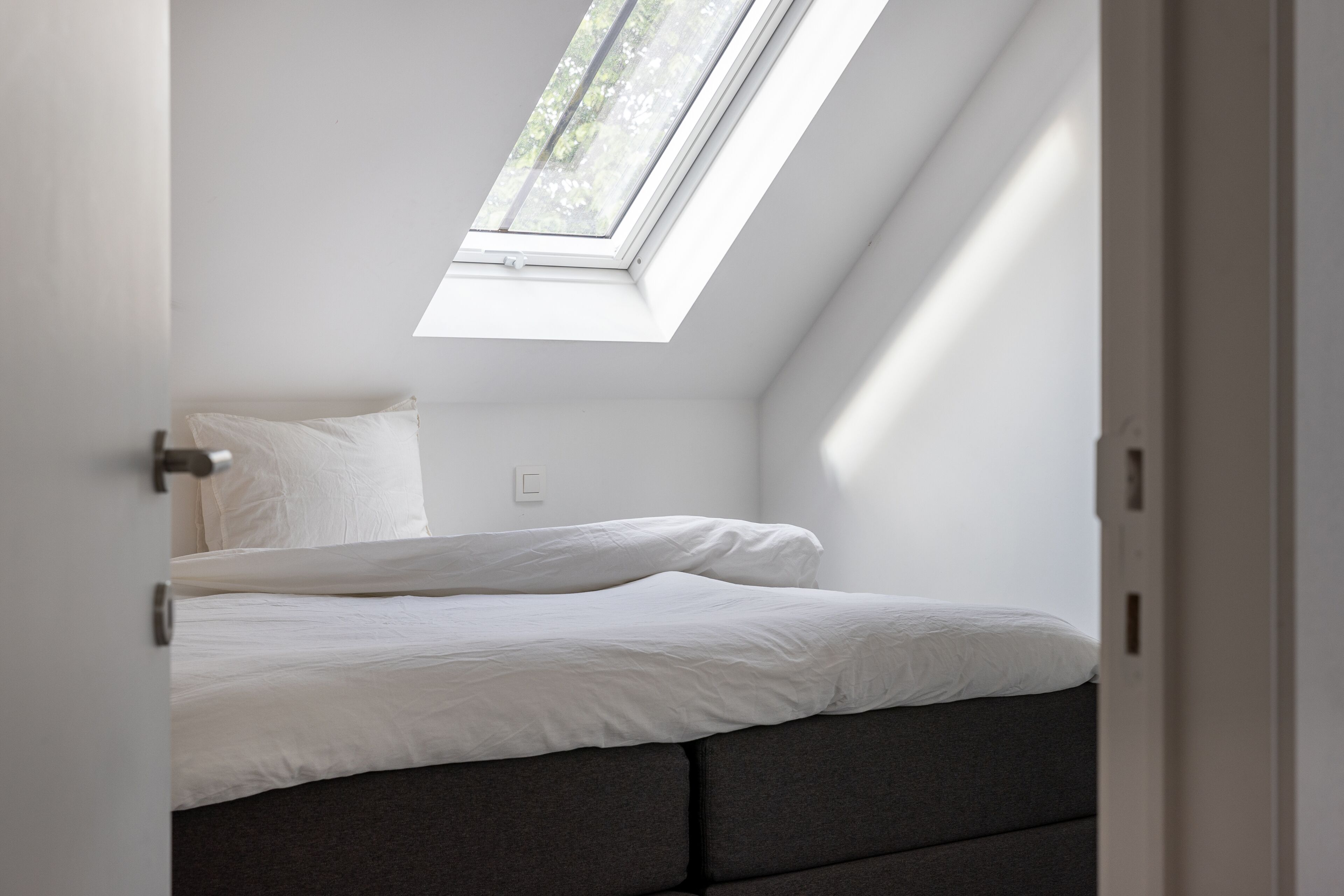 6 slaapkamers, een strijkplank/strijkijzer, wifi, beddengoed