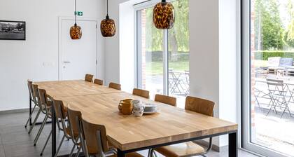 holiday home 't hov
Place up to 20 people-pet friendly-war history