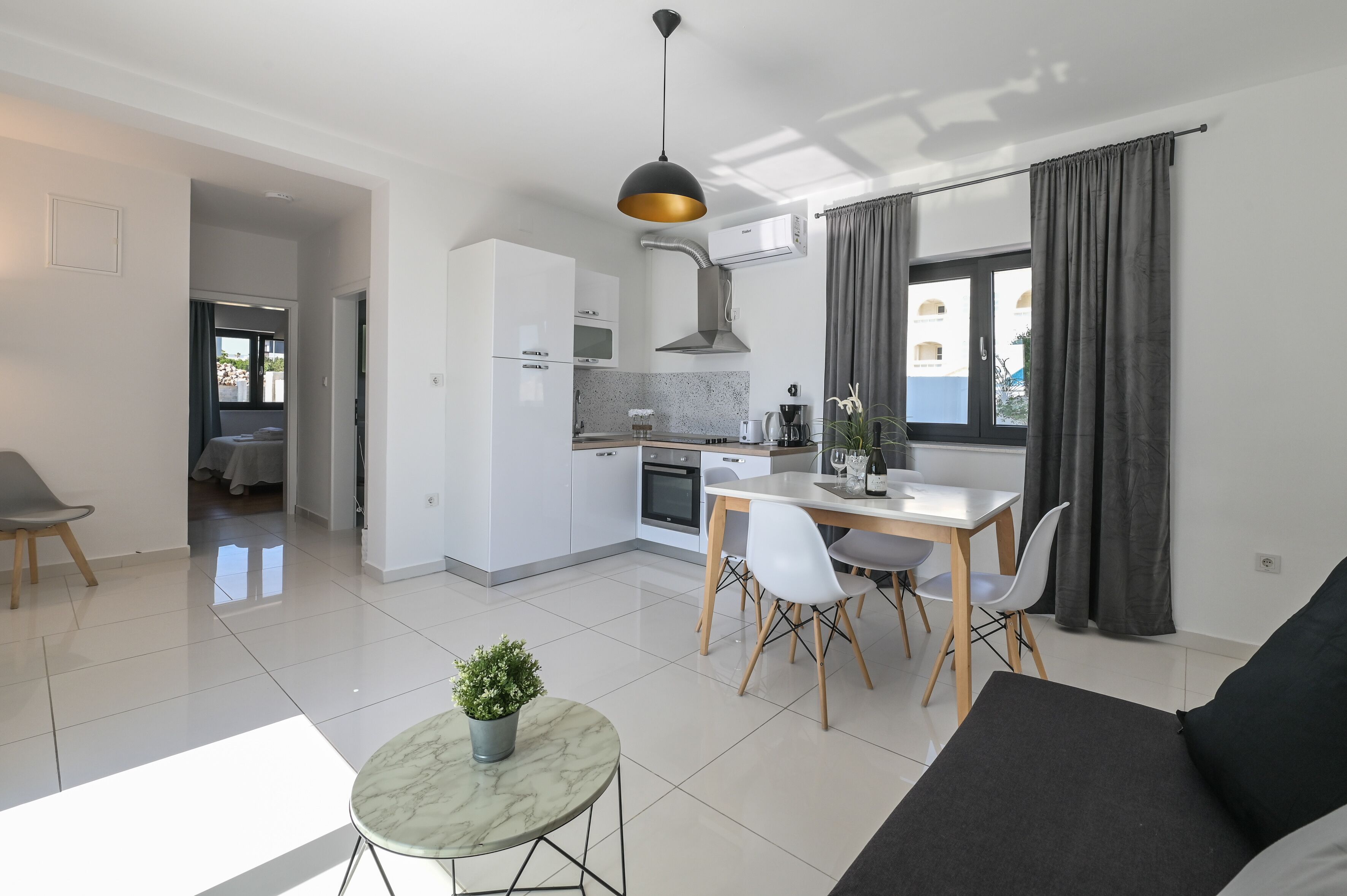 Fridge, oven, stovetop, dishwasher