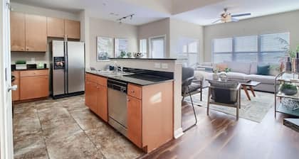 Austin 4BR + Loft Townhome + Walk to West Campus