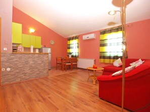 TV - Holiday apartment with air conditioning (Pula)